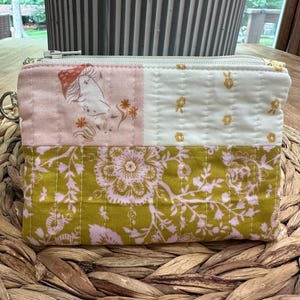 Handmade Patchwork Quilted Coin Purse: Zipper Pouch with D-Ring