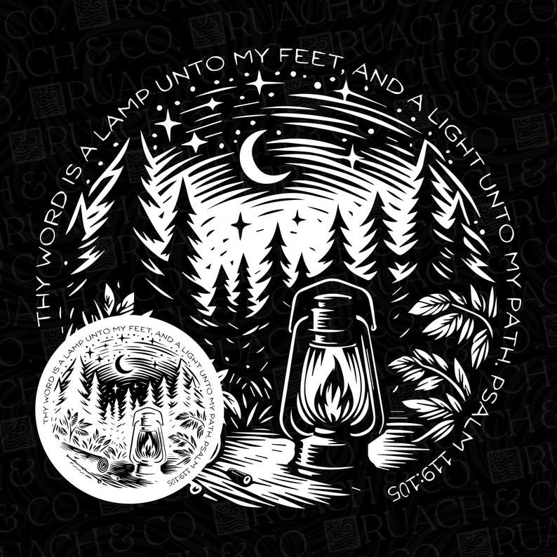 Może przedstawiać: Czarno-biała ilustracja przedstawiająca latarnię w leśnej scenerii pod gwiaździstym niebem. Tekst "Thy word is a lamp unto my feet, and a light unto my path. Psalm 119:105" otacza obraz.