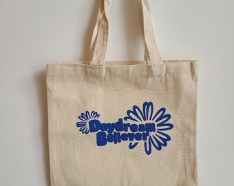 Bolso de mano Daydream Believer, bolsa de lino dibujada a mano, linda bolsa de mercado de flores pequeñas, bolsa de comestibles ecológica, bolsa estética, bolsa de mano hecha a mano