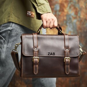 Porte-documents en cuir pour homme Sac pour ordinateur portable Sac de bureau Sac à bandoulière Sac en cuir Sac messager de voyage Sac d'affaires Cadeaux personnalisés pour lui et pour elle-même