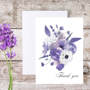 Gracias, diseño floral morado, interior en blanco, tarjeta de felicitación imprimible de 5" x 7" (carta de EE. UU.)