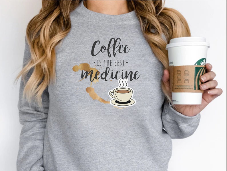 El café es la mejor Medicina, Sudadera amante del café para mujer, Suéter de café para regalar, Suéter de café con frase positiva, Ropa café imagen 2