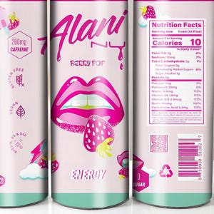 K&ouml;nnte beinhalten: Eine rosa und wei&szlig;e Alani Nu Berry Pop Energy-Drink-Dose. Die Dose zeigt den Text "Alani Nu" und "Berry Pop" zusammen mit einer Grafik von rosa Lippen und einer Erdbeere. Die Dose zeigt auch N&auml;hrwertangaben, einschlie&szlig;lich 200 mg Koffein.