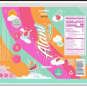 K&ouml;nnte beinhalten: Farbenfrohes Design einer Alani Energy Drink Dose mit Sherbet-Swirl-Thema. Das Etikett enth&auml;lt Text wie "Sherbet Swirl", "200mg Koffein" und "0 Zucker". Das Design enth&auml;lt Illustrationen von Fr&uuml;chten und Eiscreme.
