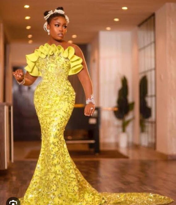 Vestido estilo sirena de encaje amarillo de fiestas