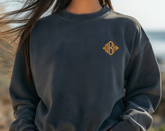 Embroidered Monogram Sweatshirt, Lower Case Monogram Sweater, Monogrammed Pocket Crewneck, Bridesmaid Sweatshirts, Embroidered Sweatshirt