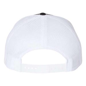 Pu&ograve; includere: Cappellino da camionista bianco con un bottone nero sulla parte superiore. Il cappellino presenta un retro in rete bianca e una chiusura a scatto regolabile bianca. Un accessorio classico per l'abbigliamento casual.