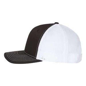 Pu&ograve; includere: Cappellino da baseball bicolore con pannello frontale e visiera neri e retro in rete bianca. La visiera presenta cuciture bianche. Progettato per l'uso casual e la protezione solare.