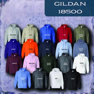 Puede incluir: Una colecci&oacute;n de sudaderas con capucha Gildan 18500 en varios colores: gris deportivo, arena, azul real, rojo, verde militar, morado, naranja, azul marino, azul claro, gris jaspeado, granate, rosa claro, verde bosque, gris oscuro, blanco, azul carolina, carb&oacute;n, ceniza y negro.