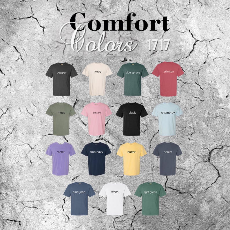 Puede incluir: Una exhibici&oacute;n de camisetas Comfort Colors en varios tonos, incluyendo pimienta, marfil, azul abeto, carmes&iacute;, musgo, flor, negro, chambray, violeta, azul marino, mantequilla, denim, azul vaquero, blanco y verde claro. El texto "Comfort Colors 1717" es visible.