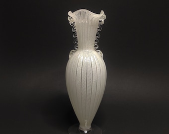 1950er Zanfirico Vase Murano zugeschrieben Salviati Höhe 20 cm, farbloses Glas mit gewebten Glasfaden Einschmelzungen. Fußvase rar