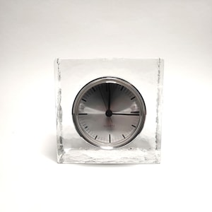 Orologio da tavolo analogico Wiesenthal Glashütte, Germania, anni '70, design modernista di Klaus Breit, cassa in vetro ghiacciato, movimento a inserto