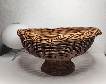 1 large decorative 1970s Italian woven fruit basket centerpiece made of willow