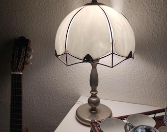 Rejmyre, Svezia: 2 bellissime lampade da tavolo vintage, elementi in vetro nichelato e opalino, 1 versione grande + miniatura per il comodino