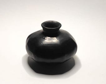 Signed 1960s Simon Reyes Black Clay Vase, Mexico Vintage Mid Century Traditionally Pottery