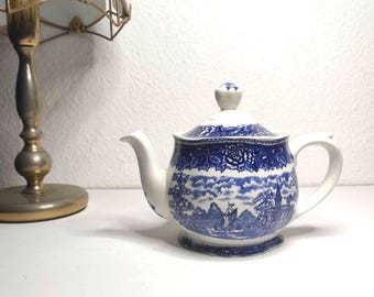 Quaint Nordic teapot Arabia Finland 1960s A S-3 blue white porcelain with landscape motif and rose decoration Collector's item in antique style