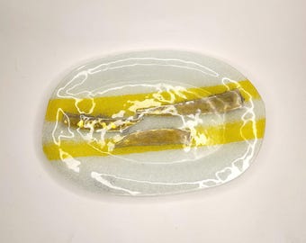 Flat art glass bowl, 1980s, by Hanna Bahral, Jerusalem, Israel, 24 cm / 9.45", fused glass with metal inclusions, marked yellow gold