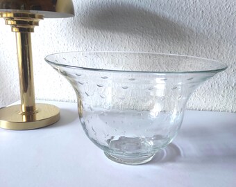 Large vase/bowl made of colorless glass with controlled bubbles