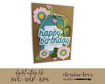 Puede incluir: Una tarjeta de cumpleaños hecha a mano con un fondo marrón, con flores rosas y amarillas, hojas verdes y corazones rosas. La tarjeta tiene una etiqueta turquesa con las palabras "happy birthday" en escritura blanca. También se anuncia un archivo de corte digital.