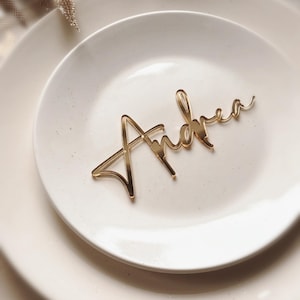 Prénoms personnalisés découpés au laser en acrylique doré | marque-place pour mariage | Prénoms découpés au laser | Cartes de visite | Fait main | Cursive | Noms en or | Personnalisé