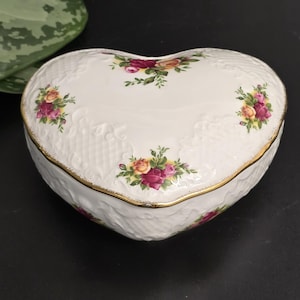 Royal Albert Old Country Roses heart-shaped trinket box