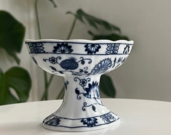 Vintage Vienna Woods Fine China Blue Onion Pedestal Jabonera