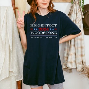 Ghosts-T-shirt voor verkiezing 2024 Ghosts US Isaac Higgentoot & Hetty Woodstone Ghosts CBS Merch Navy