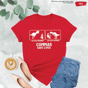 a red t - shirt that says commas save lives