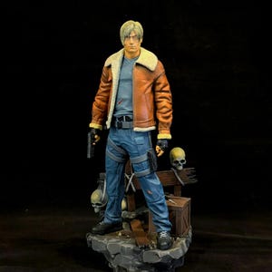 Leon S. Kennedy Collectible Statue – Hand-Painted Resident Evil Figure (Multiple Sizes Available)