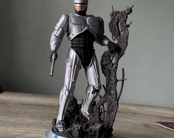 RoboCop Statue – Hand-Painted 12K Resin Figure with Battle-Damaged Base | 80s Movie Collectible