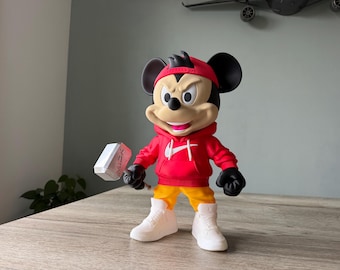 Micky Maus Figur Streetwear - Designer Figur mit Hoodie & Sneakers | Urban Style Cartoon Sammlerstück