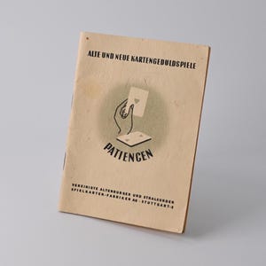 Libro de no ficción // Reglas para la paciencia // Guía // Libro de consejos // Juegos de paciencia con cartas antiguos y nuevos // Libros antiguos // Década de 1940