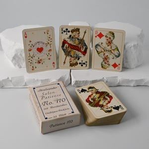 Jogo de cartas / Paciência / Paciência / Stralsund Salon Paciência nº 170 / Baralho francês / Motivo violeta / Cantos dourados / Década de 1920