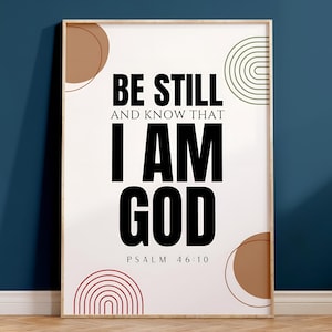 Puede incluir: Un póster blanco con el texto "Be still and know that I am God, Psalm 46:10" en negrita negra. El póster tiene un diseño geométrico marrón y verde.