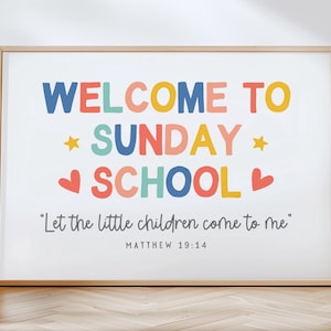 以下が含まれることがあります： 「WELCOME TO * SUNDAY * SCHOOL」と聖書の言葉「子供たちを私のところに来させなさい」マタイ19:14が書かれた、カラフルな日曜学校のウェルカムサインです。