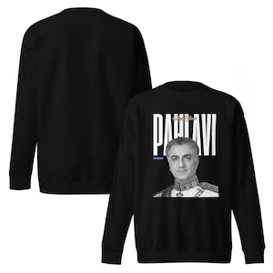 Op de afbeelding: Zwart sweatshirt met een portret van een man en het woord "PAHLAVI" in witte blokletters. De tekst "Forever" staat onder het woord "PAHLAVI".