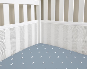 Forro de malla transpirable para cuna - Blanco / Alternativa segura a los protectores de cuna / Protector de cuna suave con flujo de aire / Mantiene los chupetes dentro / Cuna acogedora