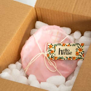 Packaged mini plate/saucer with pink tissue paper and hellomaë swing tag.