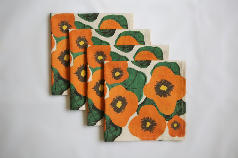 Set of 4 - 42 cm x 42 cm square napkin with large wonky nasturtium design print on off white base colour, 94%cotton/6% linen textured fabric.