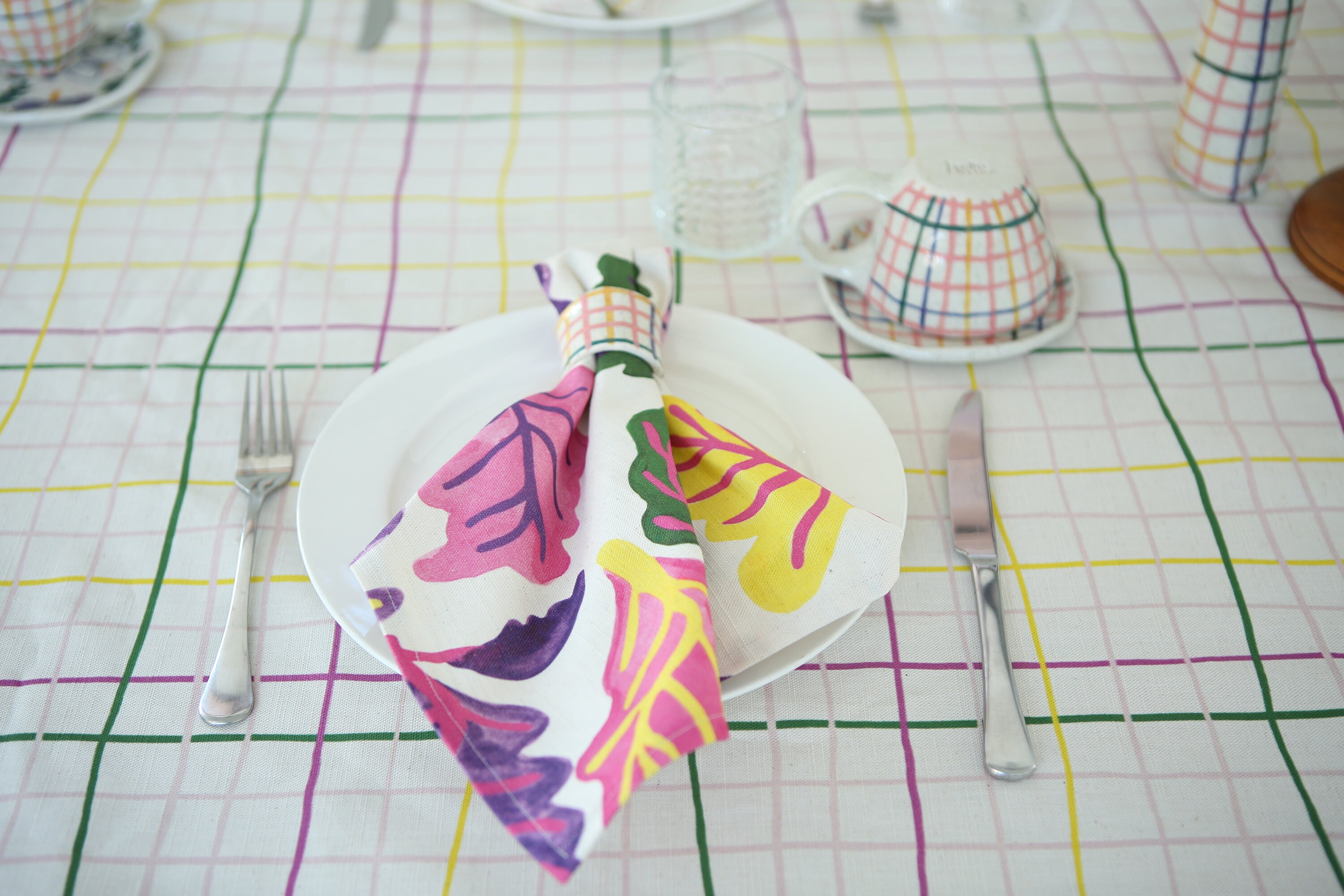 Talking Tables Roze papieren tafelkleed met bloemen | Wegwerpfeesttafelkleed, recyclebaar thuis | Benodigdheden voor afternoontea, verjaardag, Moederdag, bruidsdouche