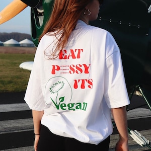 Eat Pussy Its Vegan Meme Unisex T-shirt, Vegansk T-shirt, Växtälskare T-shirt, Blommig T-shirt, Fånig Växtbaserad T-shirt, Olämplig T-shirt, Stygga Gåvor