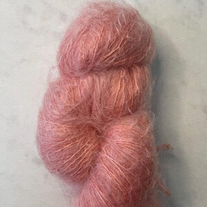 Orange clair tulipe mohair et dentelle de soie fil teint naturellement fibres de chardon bleu
