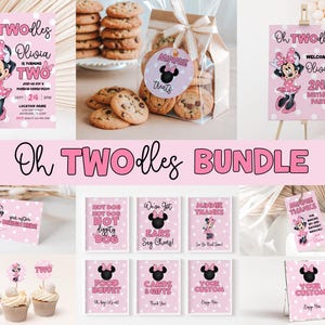 Peut inclure: Ensemble de décorations de fête sur le thème de Minnie Mouse, de couleur rose. Comprend des invitations, une pancarte de bienvenue, des décorations de cupcakes, des étiquettes à friandises et des panneaux avec des phrases comme "Hot Dog Diggity Dog". Le texte "Oh TWOdles" est visible.