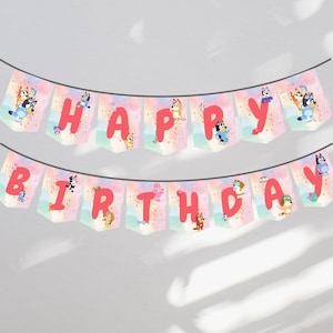 Puede incluir: Una colorida pancarta con las palabras "HAPPY BIRTHDAY" en letras rojas. La pancarta presenta personajes de dibujos animados y está ensartada en una cuerda negra. El fondo es un diseño de arcoíris pastel.