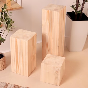 Kleiner Couchtisch, Pflanzenhalter, Baumstumpfhocker, Log-Tisch, Nachttisch, Stump-Beistelltisch, Gartentisch, handgefertigte Holzmöbel