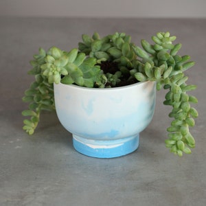 Jardinera de interior, maceta, jardinera ombré, jardinera decorativa, azul cielo nublado