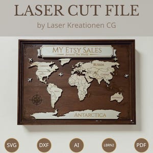 Könnte beinhalten: Eine Holz-Weltkarte mit dem Text "MY ETSY SALES Around The World" und "LASER CUT FILE by Laser Kreationen CG". Die Karte zeigt Umrisse von Ländern, Flugzeugsymbole und eine Windrose. Enthält die Dateiformate SVG, DXF, AI, LBRN2 und PDF.