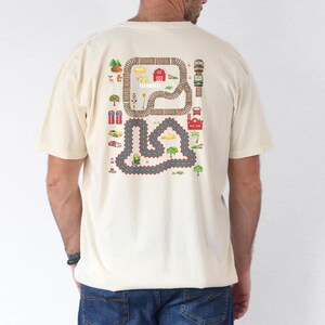 Play Cars and Trains on Dad's Back T-shirt, shirt wegenkaart racebaan speelkleed, grappig cadeau voor vaders van kinderen, interactief T-shirt voor vader