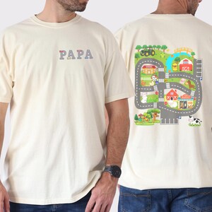 Kids Play Cars on Dad's Back T-shirt, dubbelzijdig racebaan en T-shirt met boerderijdieren, grappig interactief vadercadeau, vaderdagspeelkleedshirt