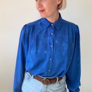 Vintage Kobaltblaue Paisley-Bluse - Ellen Tracy Silky Shirt, Größe 12
